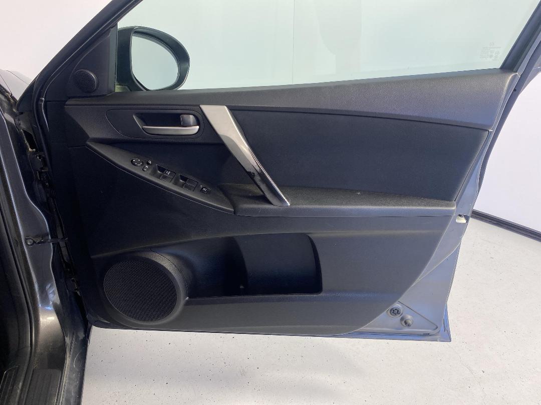 Photo '15' of Mazda Axela