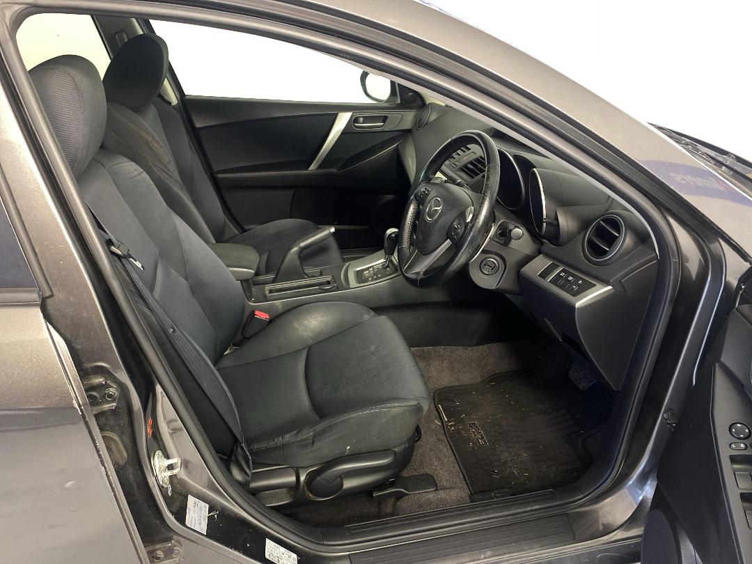 Photo '16' of Mazda Axela