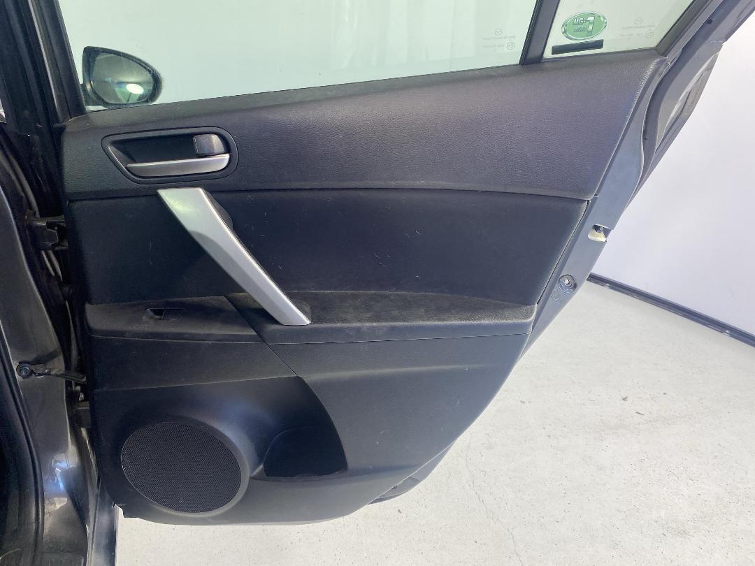 Photo '19' of Mazda Axela