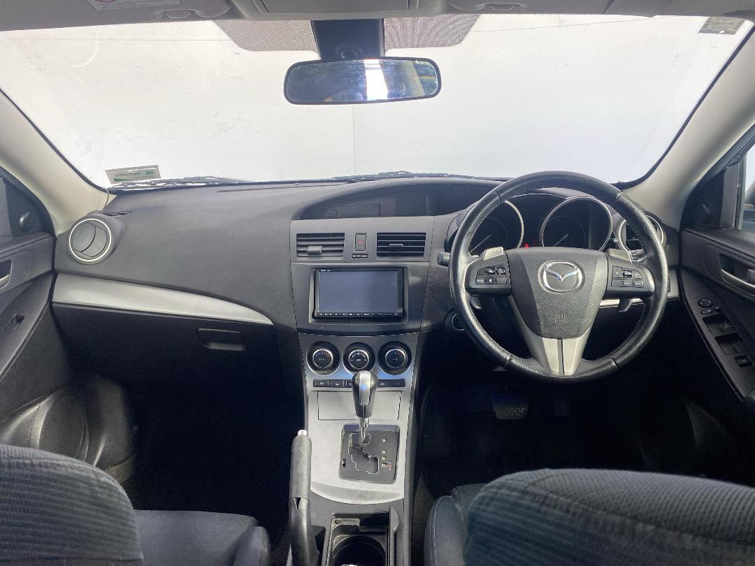 Photo '17' of Mazda Axela