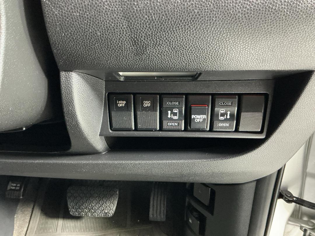 Photo '24' of Mazda Biante