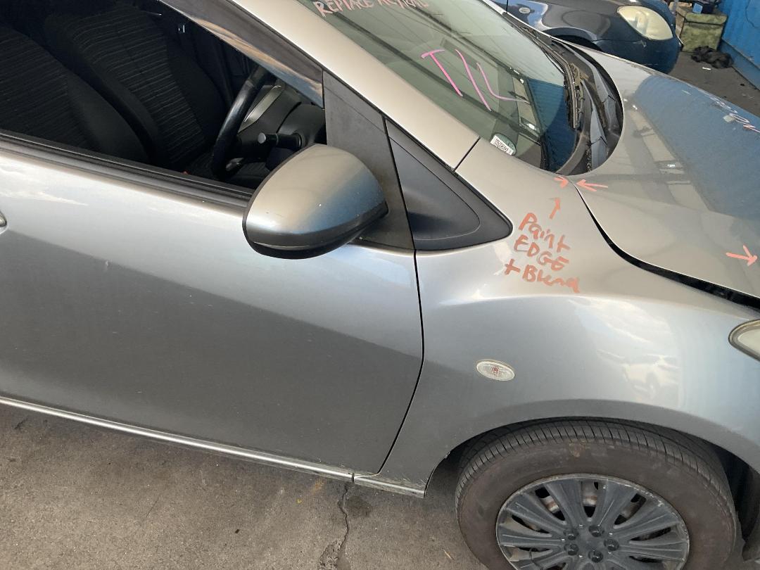 Photo '3' of Mazda Demio Photo '3' of Mazda Demio