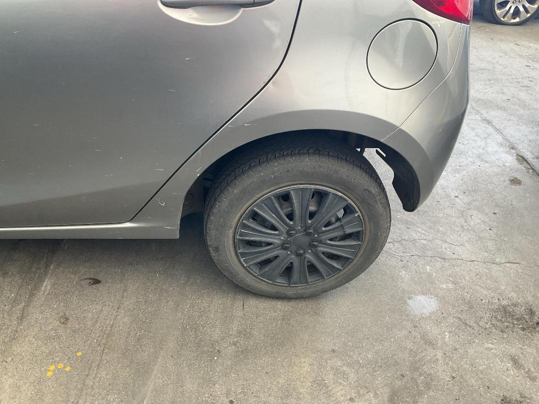 Photo '10' of Mazda Demio Photo '10' of Mazda Demio