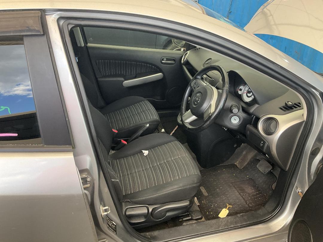 Photo '19' of Mazda Demio Photo '19' of Mazda Demio