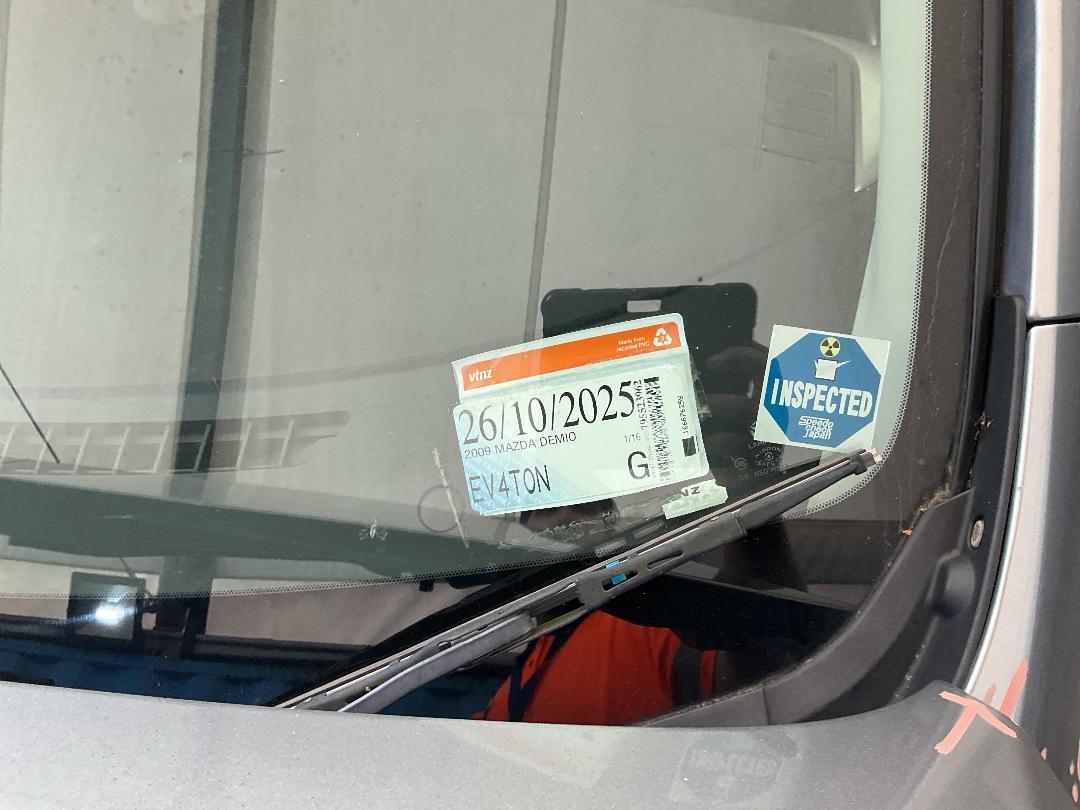 Photo '24' of Mazda Demio Photo '24' of Mazda Demio