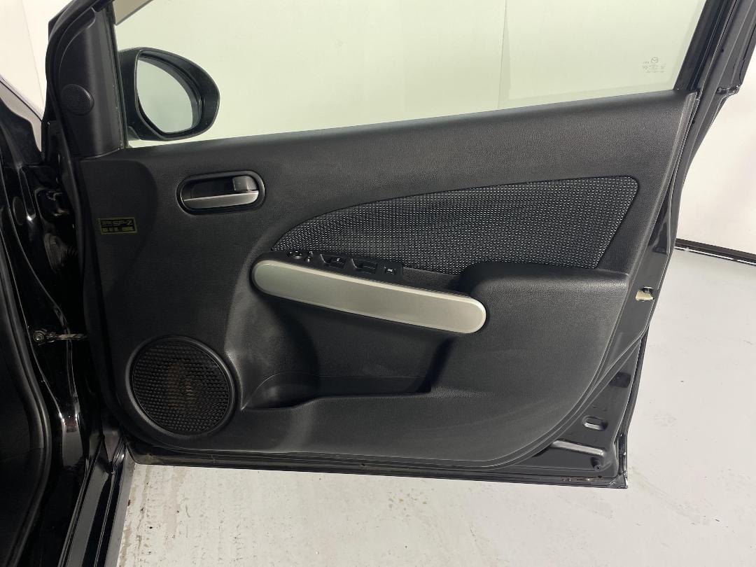 Photo '15' of Mazda Demio