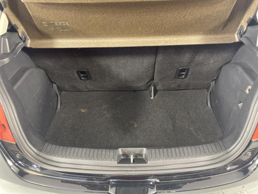 Photo '14' of Mazda Demio