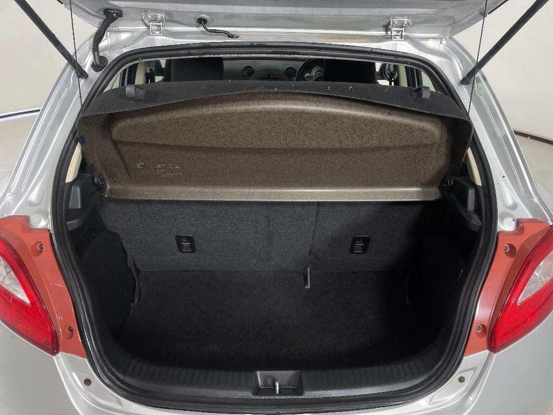 Photo '14' of Mazda Demio