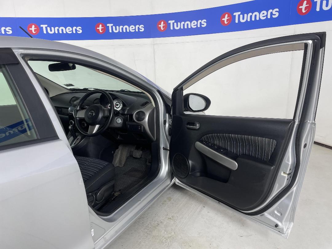 Photo '15' of Mazda Demio