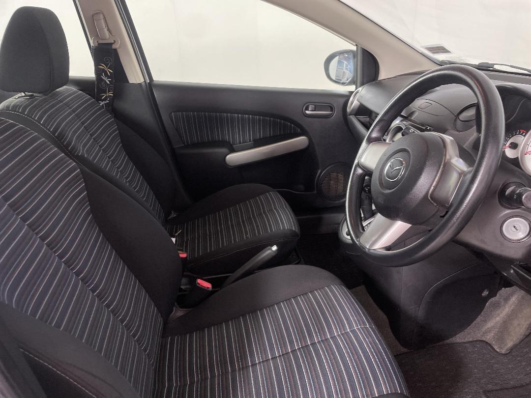 Photo '16' of Mazda Demio