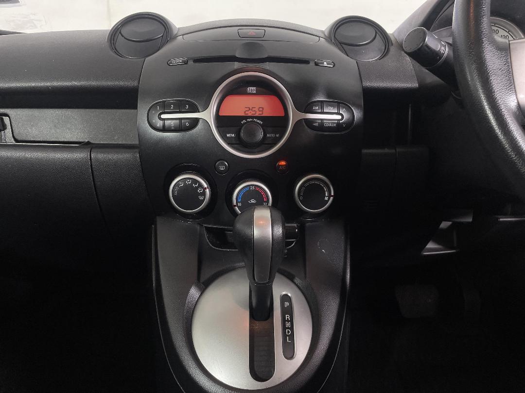 Photo '18' of Mazda Demio