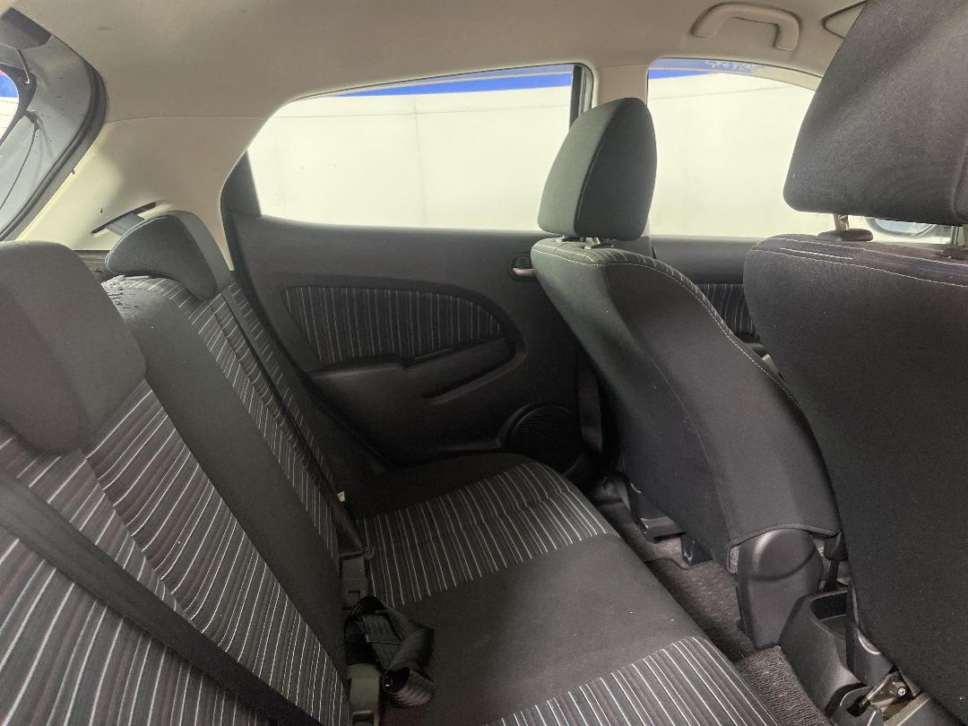 Photo '20' of Mazda Demio