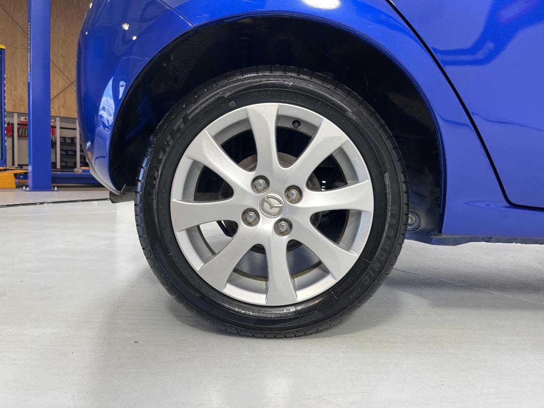 Photo '12' of Mazda Demio Photo '12' of Mazda Demio