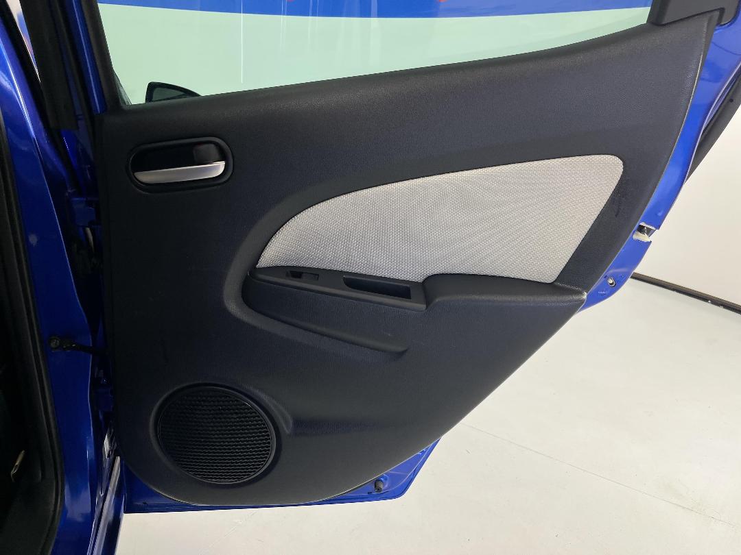 Photo '19' of Mazda Demio Photo '19' of Mazda Demio