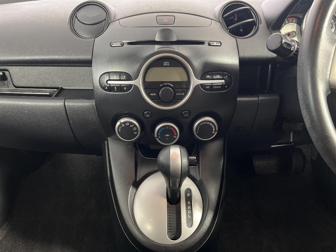 Photo '18' of Mazda Demio Photo '18' of Mazda Demio