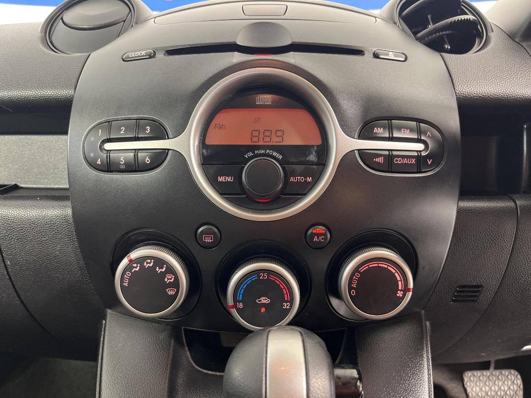 Photo '23' of Mazda Demio Photo '23' of Mazda Demio