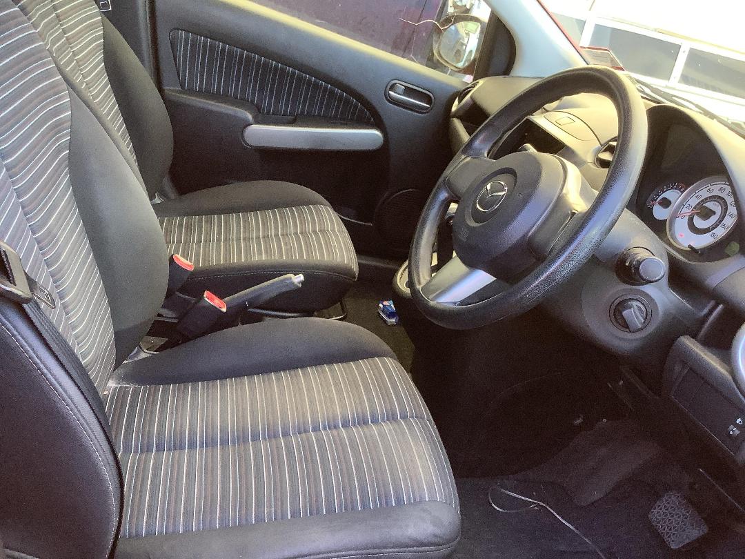 Photo '8' of Mazda Demio Photo '8' of Mazda Demio