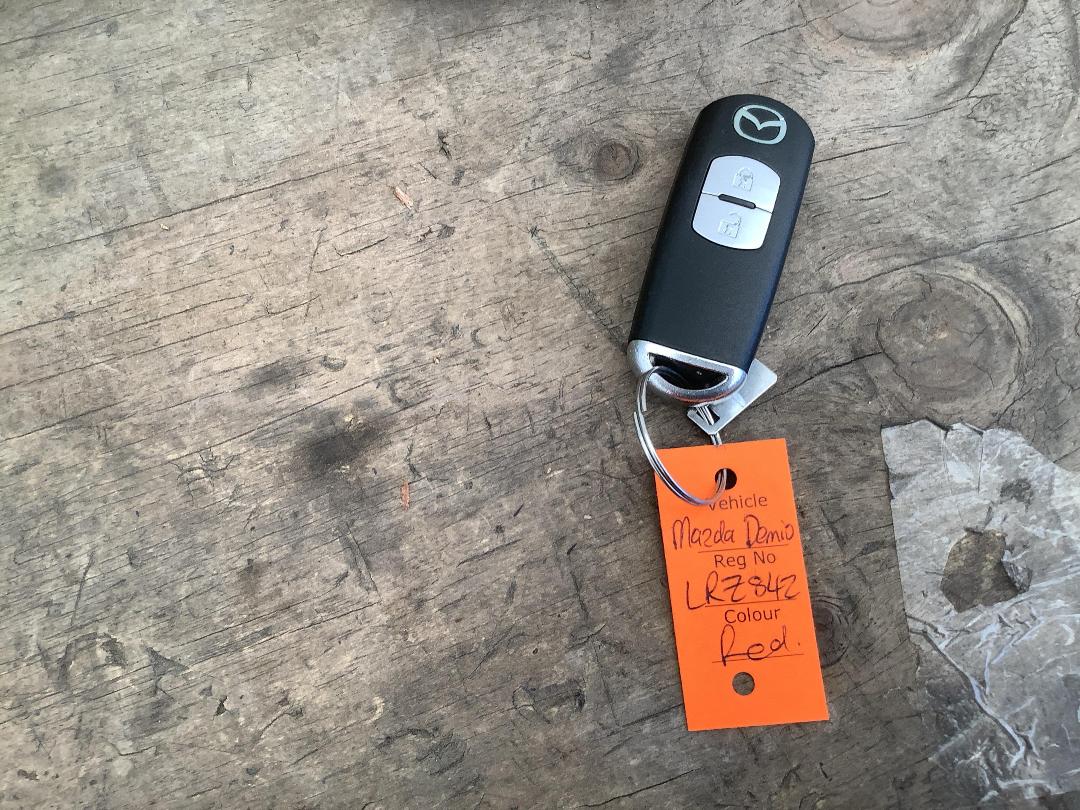 Photo '16' of Mazda Demio Photo '16' of Mazda Demio