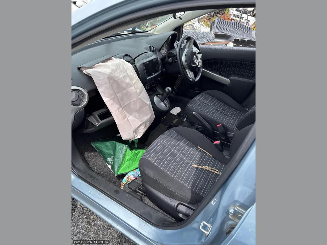 Photo '2' of Mazda Demio Photo '2' of Mazda Demio