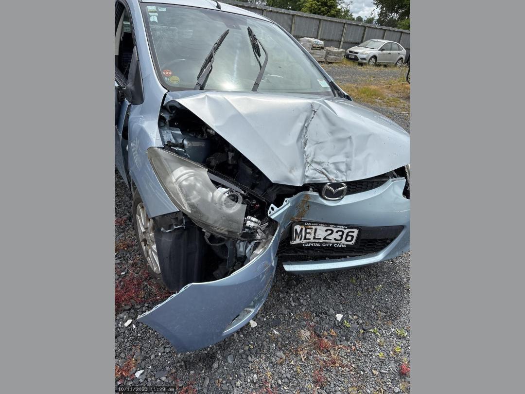 Photo '3' of Mazda Demio Photo '3' of Mazda Demio