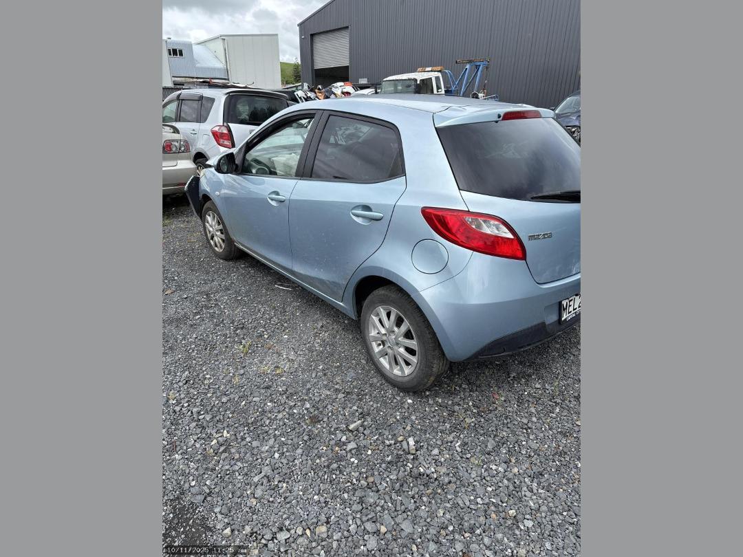 Photo '8' of Mazda Demio Photo '8' of Mazda Demio