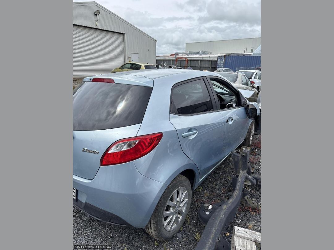 Photo '9' of Mazda Demio Photo '9' of Mazda Demio