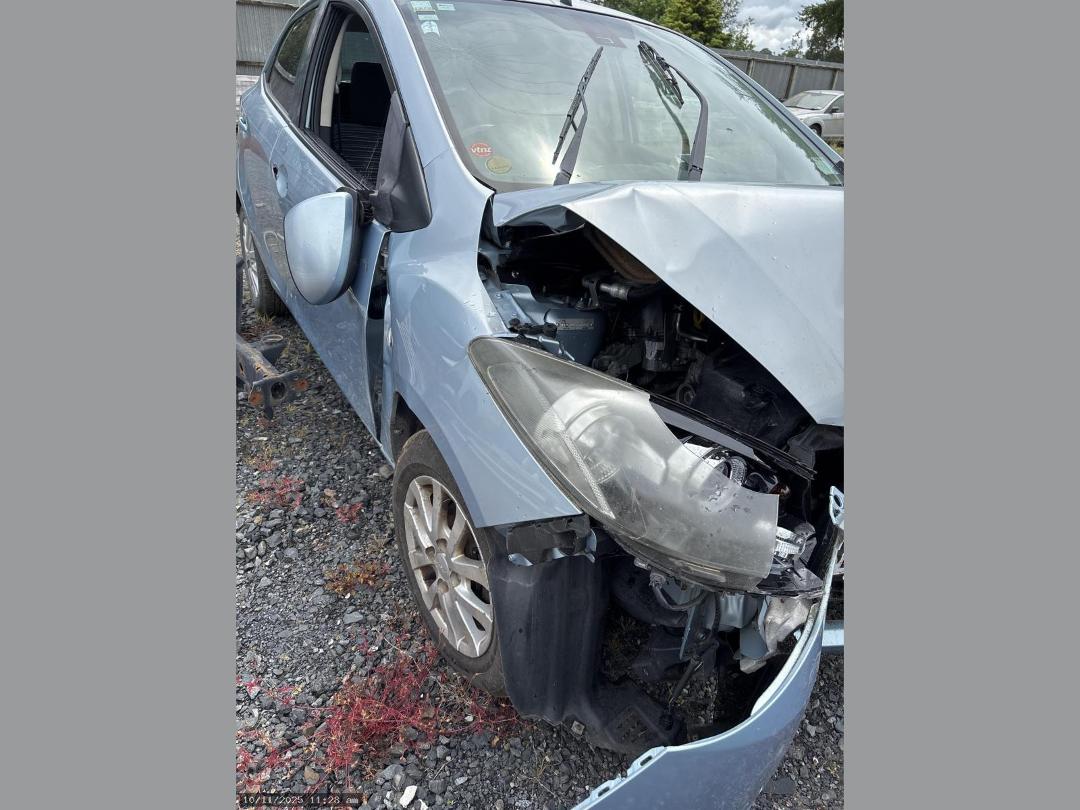 Photo '11' of Mazda Demio Photo '11' of Mazda Demio