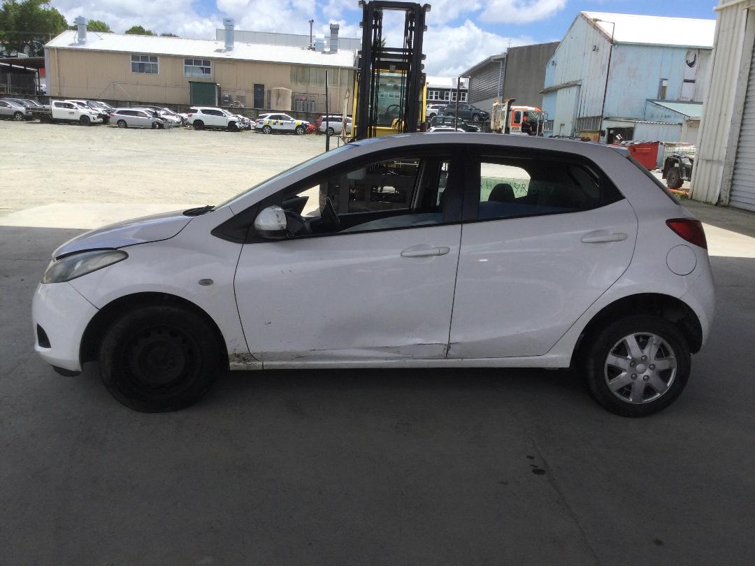 Photo '4' of Mazda Demio