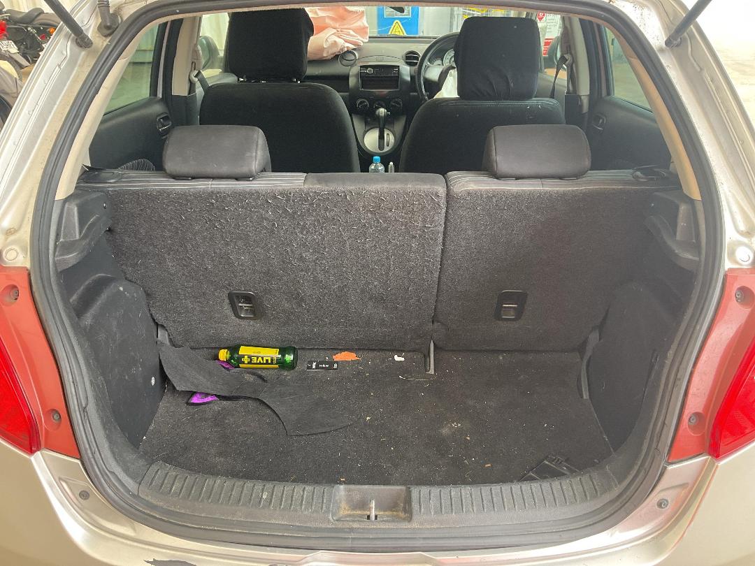 Photo '14' of Mazda Demio