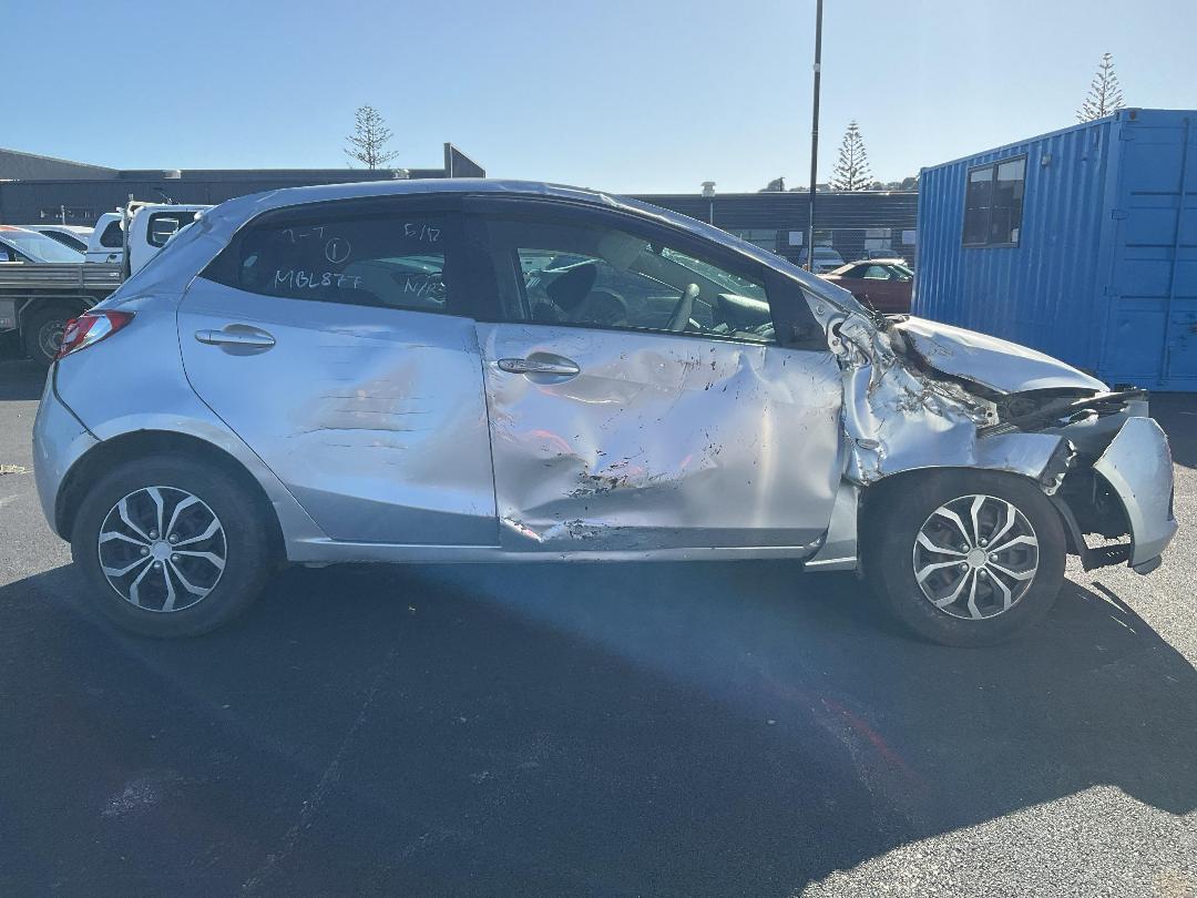 Photo '2' of Mazda Demio Photo '2' of Mazda Demio