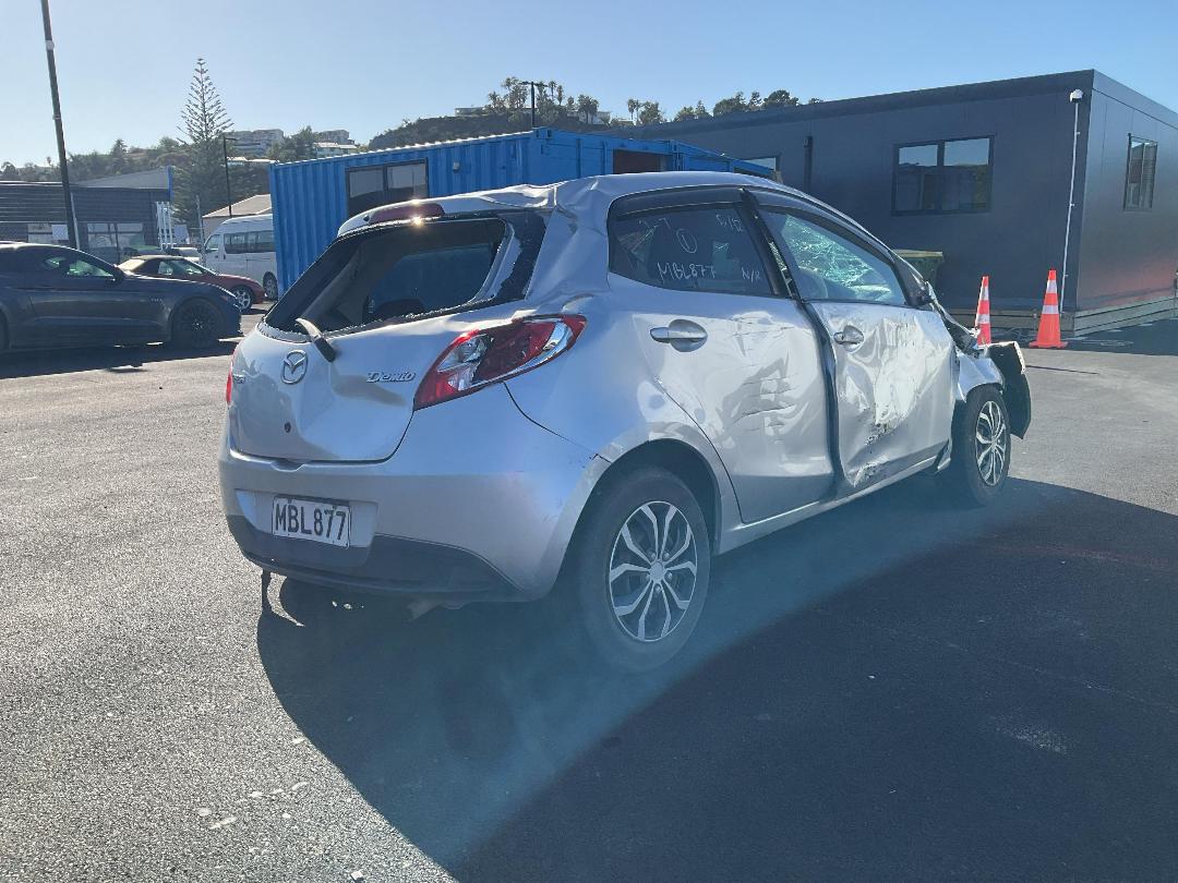 Photo '3' of Mazda Demio Photo '3' of Mazda Demio