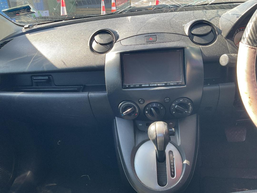 Photo '11' of Mazda Demio Photo '11' of Mazda Demio