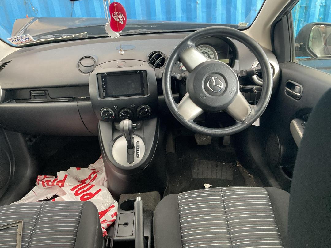 Photo '30' of Mazda Demio