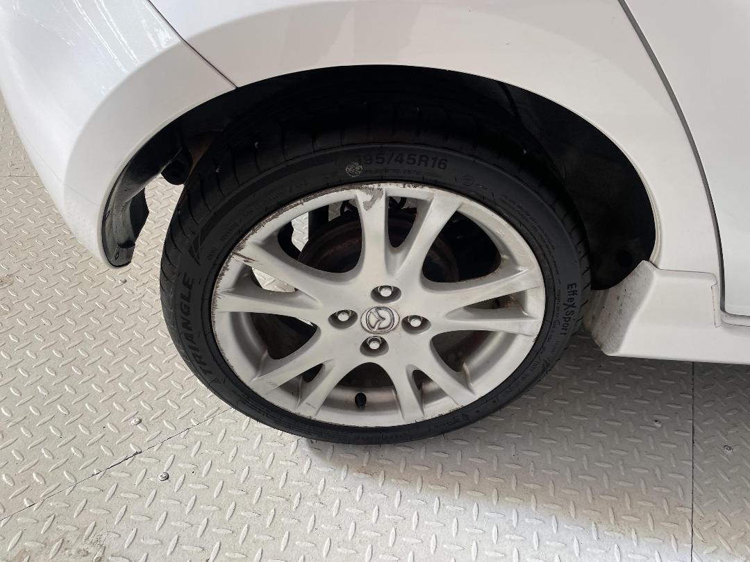 Photo '12' of Mazda Demio