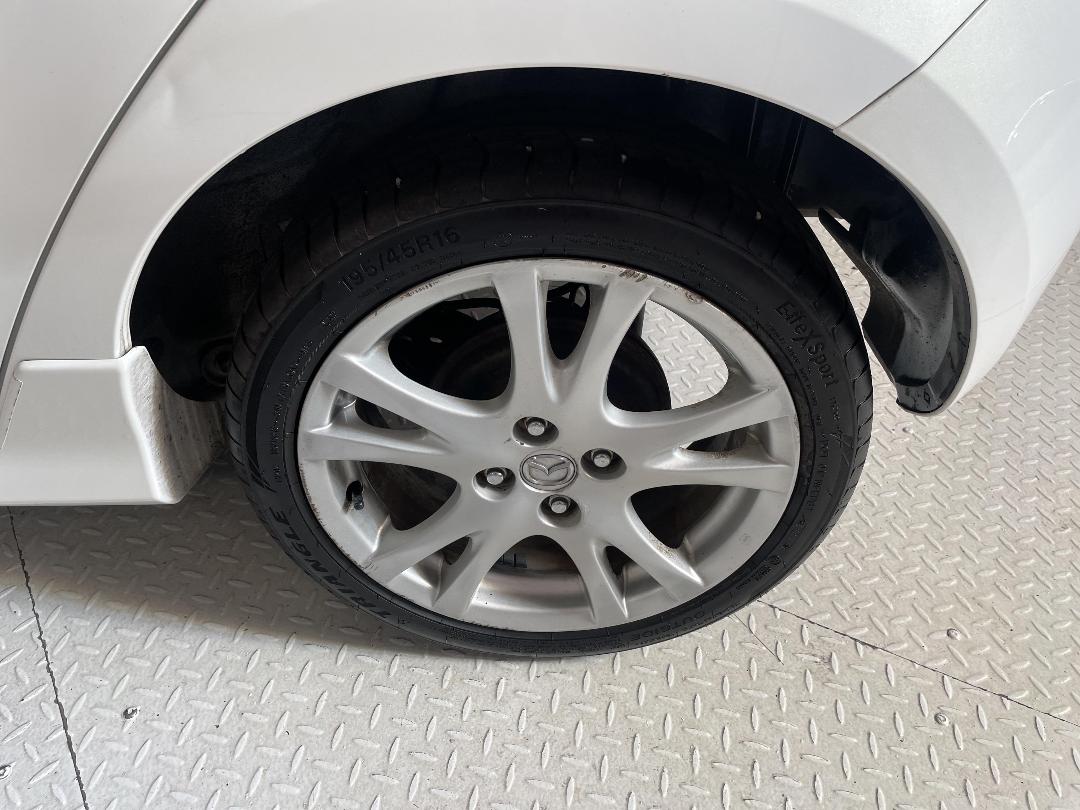 Photo '11' of Mazda Demio