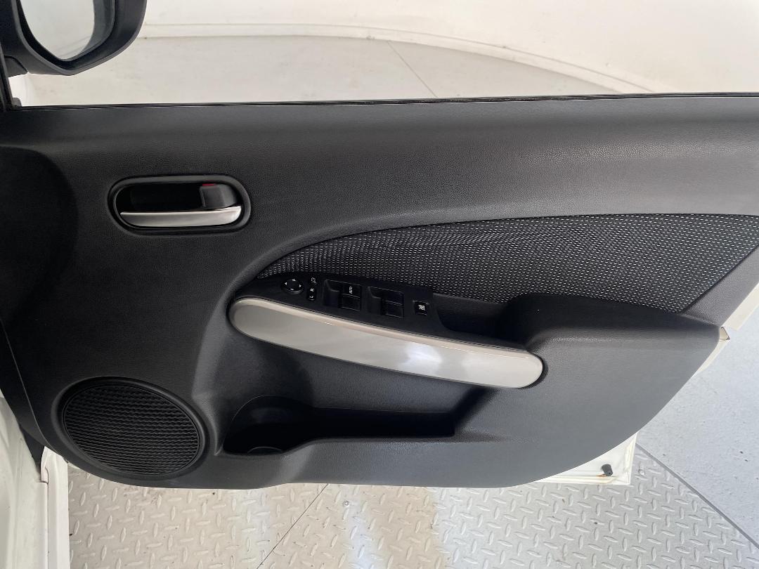 Photo '15' of Mazda Demio