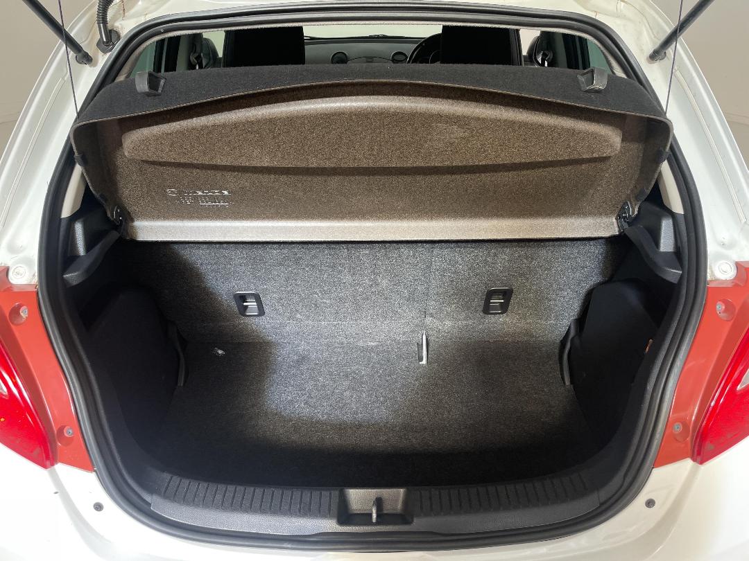 Photo '14' of Mazda Demio