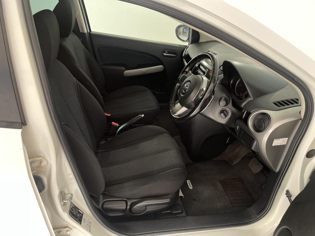 Photo '16' of Mazda Demio