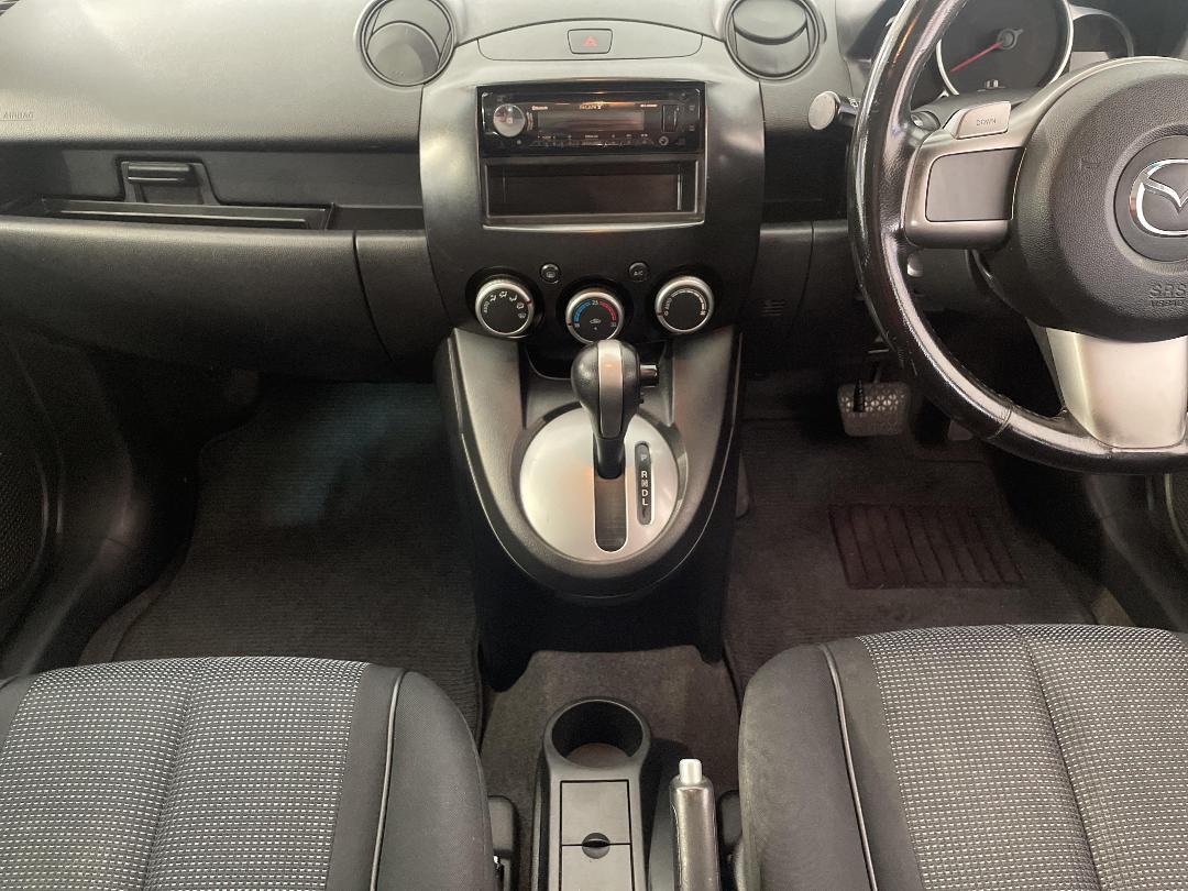 Photo '18' of Mazda Demio