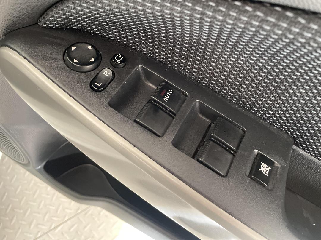 Photo '23' of Mazda Demio