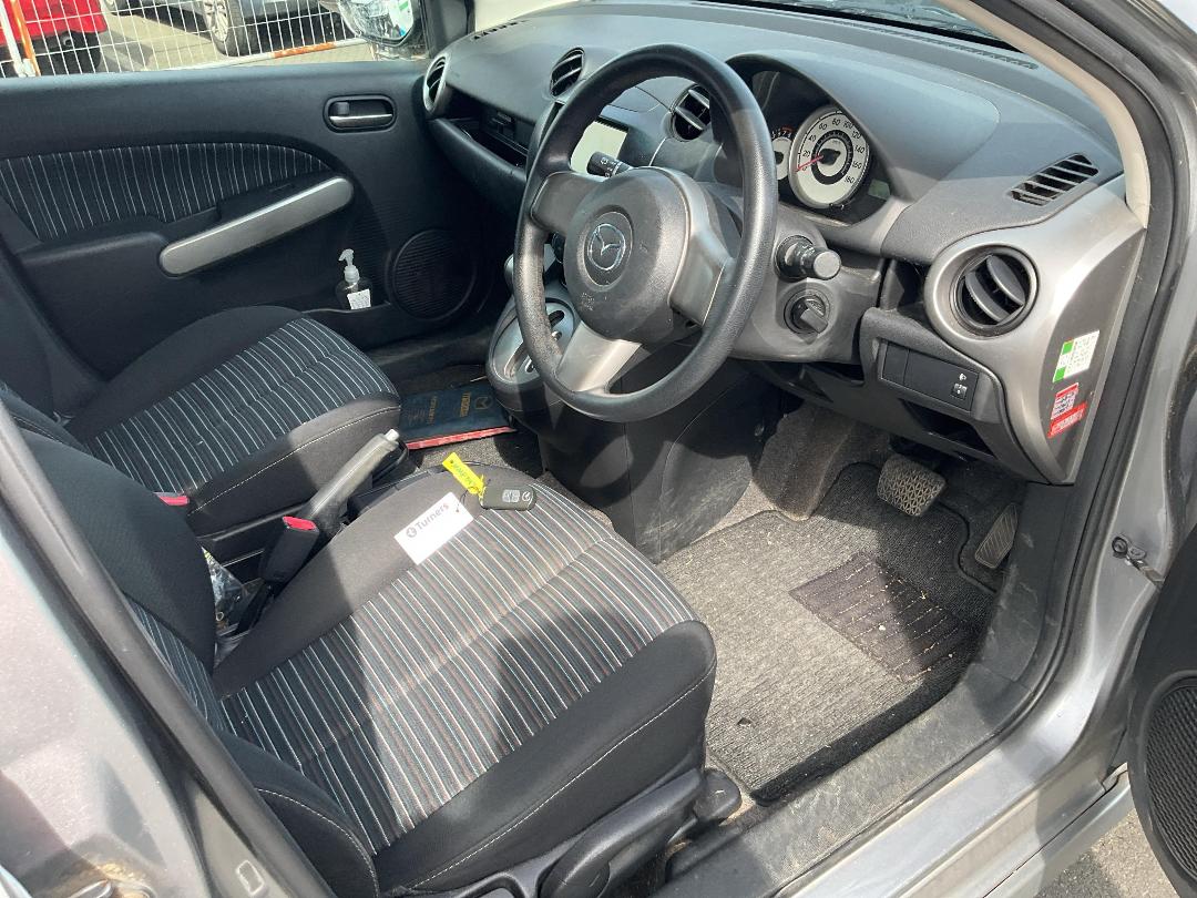 Photo '13' of Mazda Demio