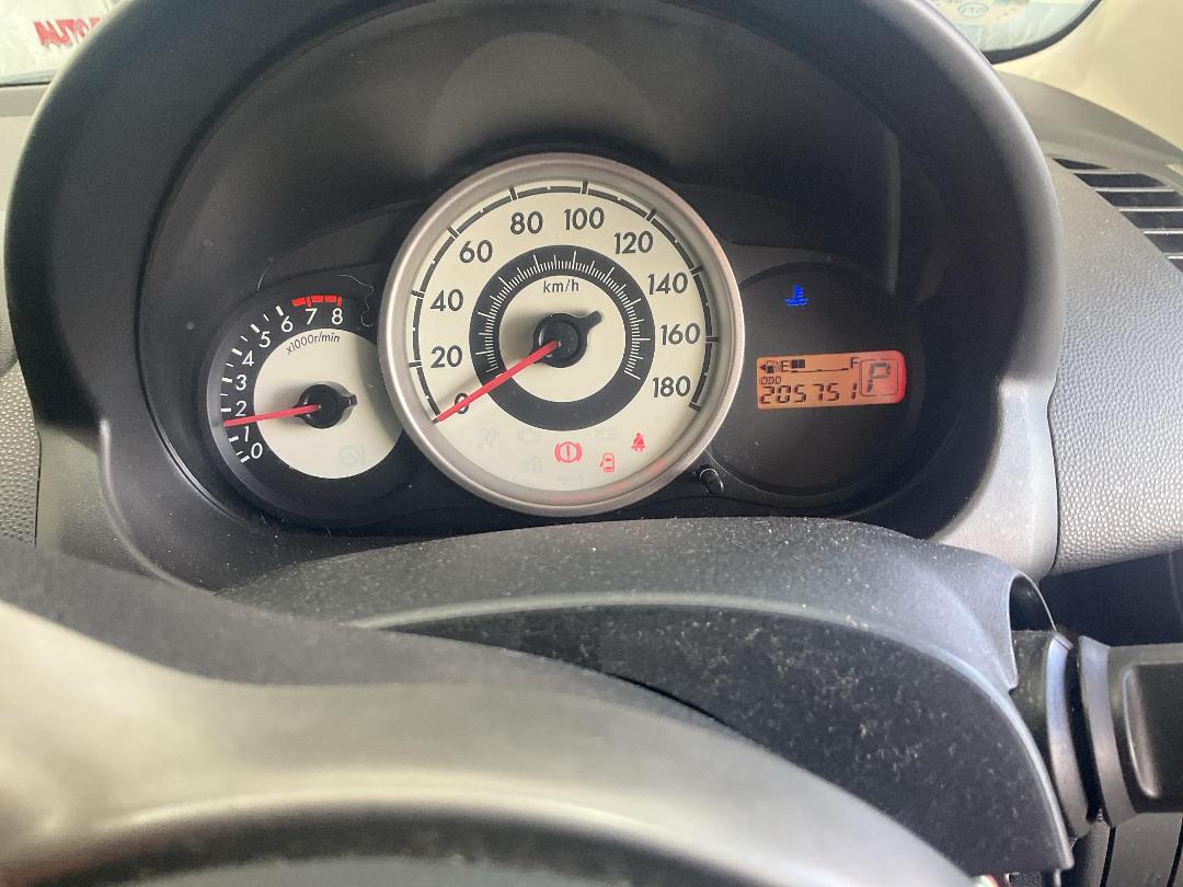 Photo '24' of Mazda Demio