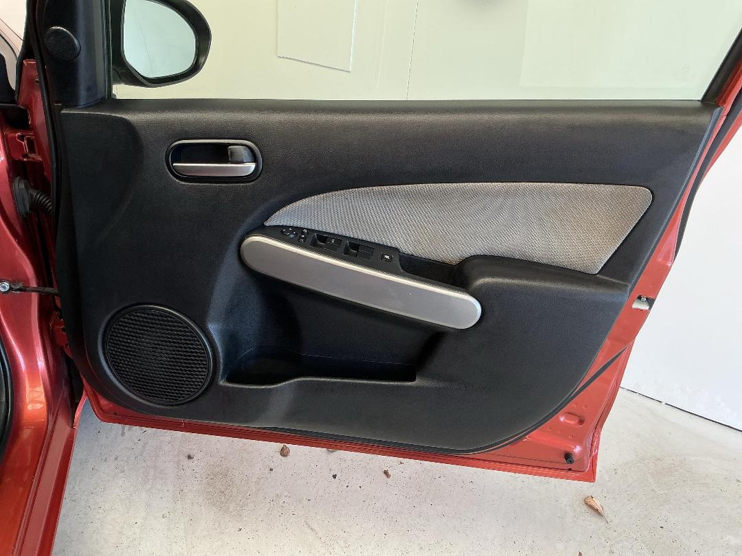 Photo '15' of Mazda Demio Photo '15' of Mazda Demio