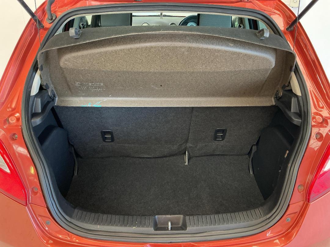 Photo '14' of Mazda Demio Photo '14' of Mazda Demio