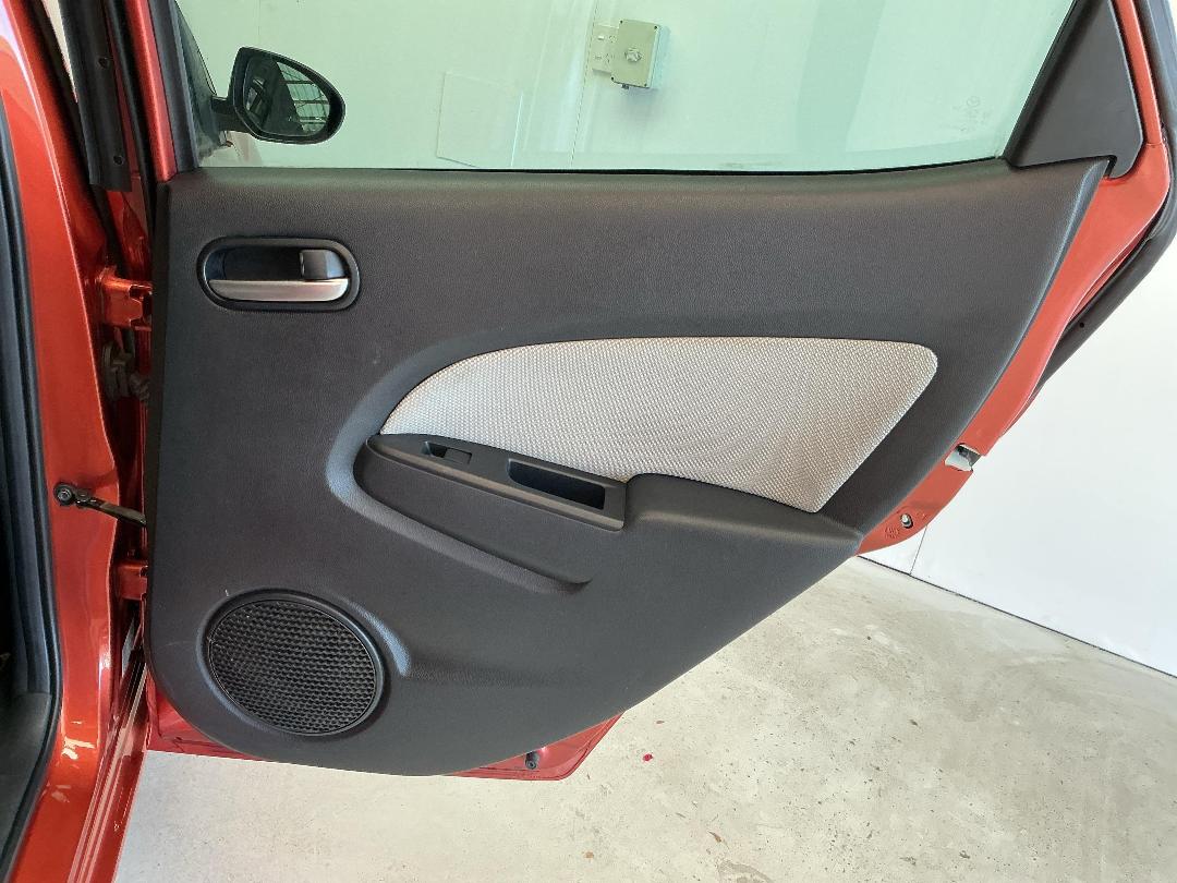 Photo '19' of Mazda Demio Photo '19' of Mazda Demio