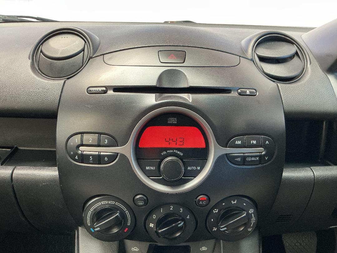 Photo '18' of Mazda Demio Photo '18' of Mazda Demio