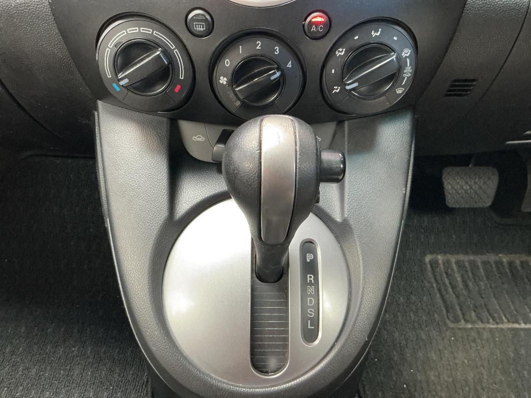 Photo '23' of Mazda Demio Photo '23' of Mazda Demio