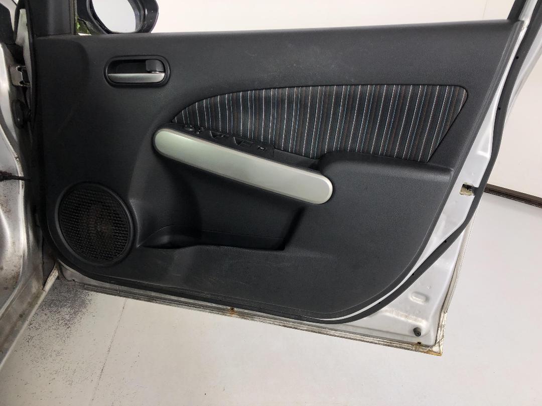 Photo '15' of Mazda Demio Photo '15' of Mazda Demio