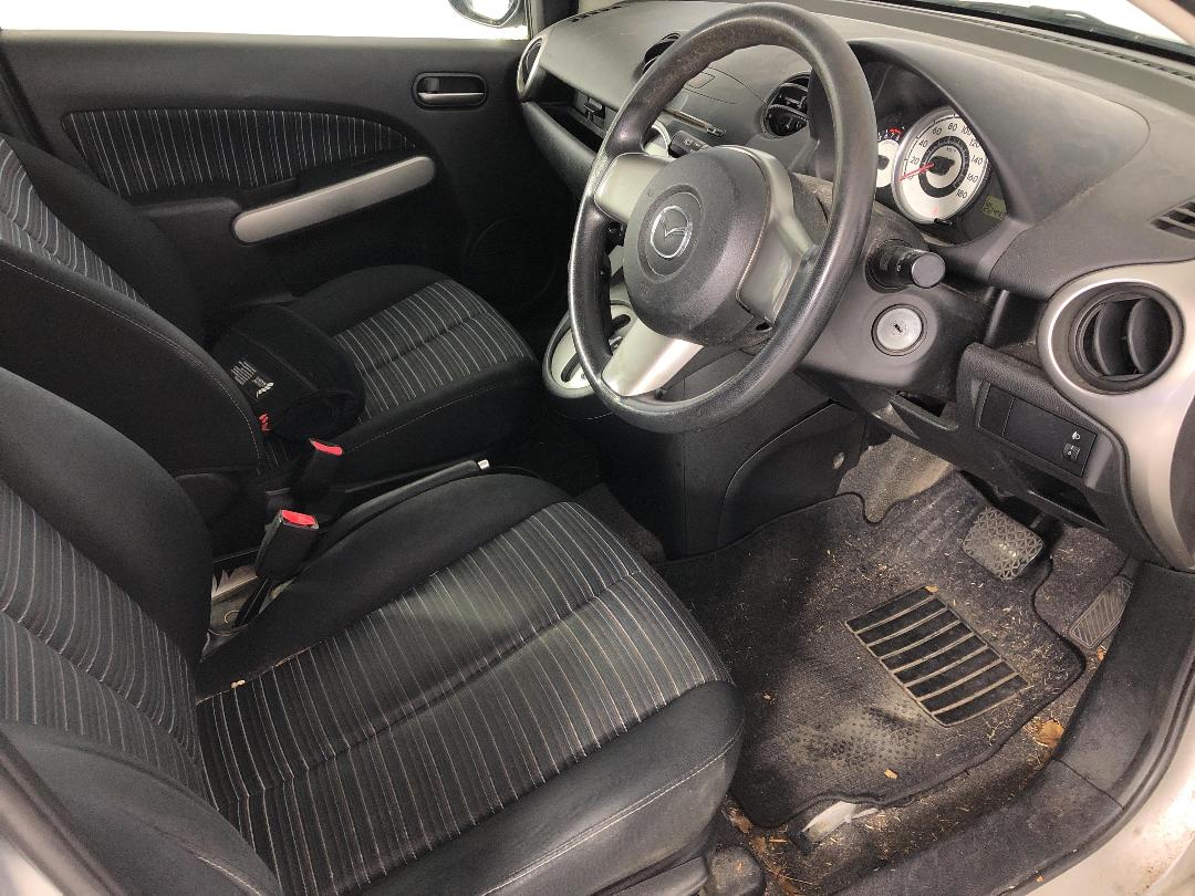 Photo '16' of Mazda Demio Photo '16' of Mazda Demio