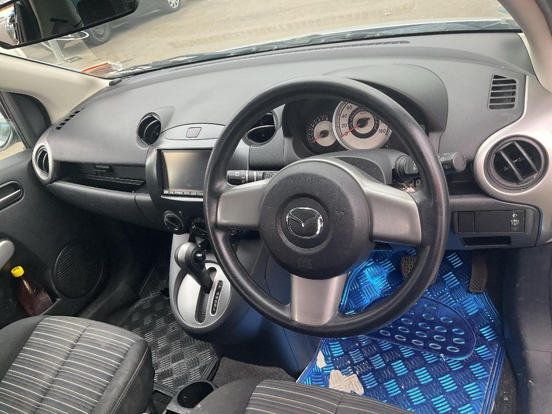 Photo '13' of Mazda Demio